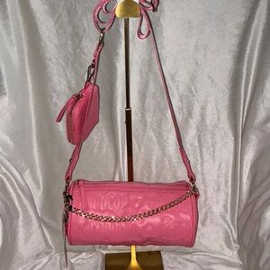 Juicy Couture Puff Roll Pink Quilted Crossbody Bag With Gold Chain Accents.